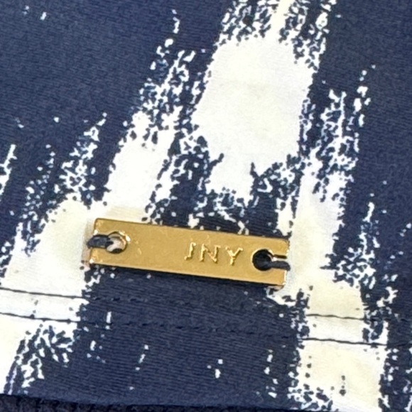 Jones New York Navy and Cream Patterned Top - Picture 2 of 10